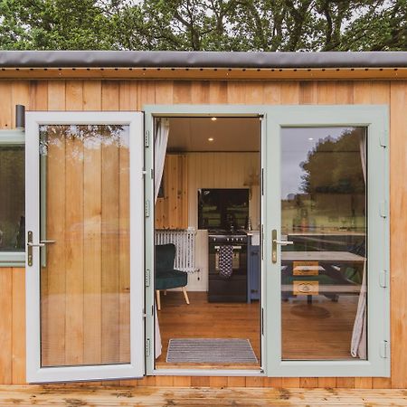 Hidden Wood Glamping And The Hideaway Cabin Warminster Bagian luar foto