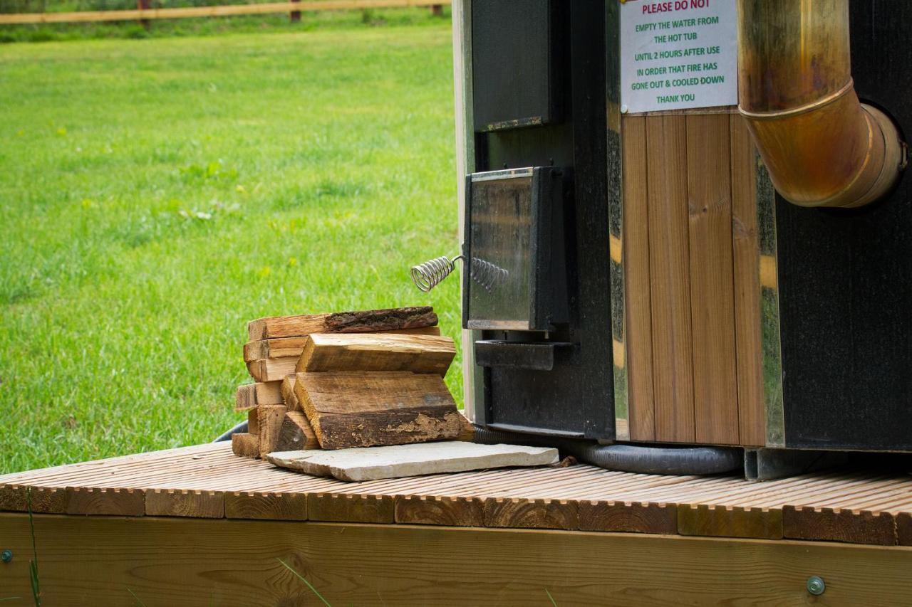 Hidden Wood Glamping And The Hideaway Cabin Warminster Bagian luar foto