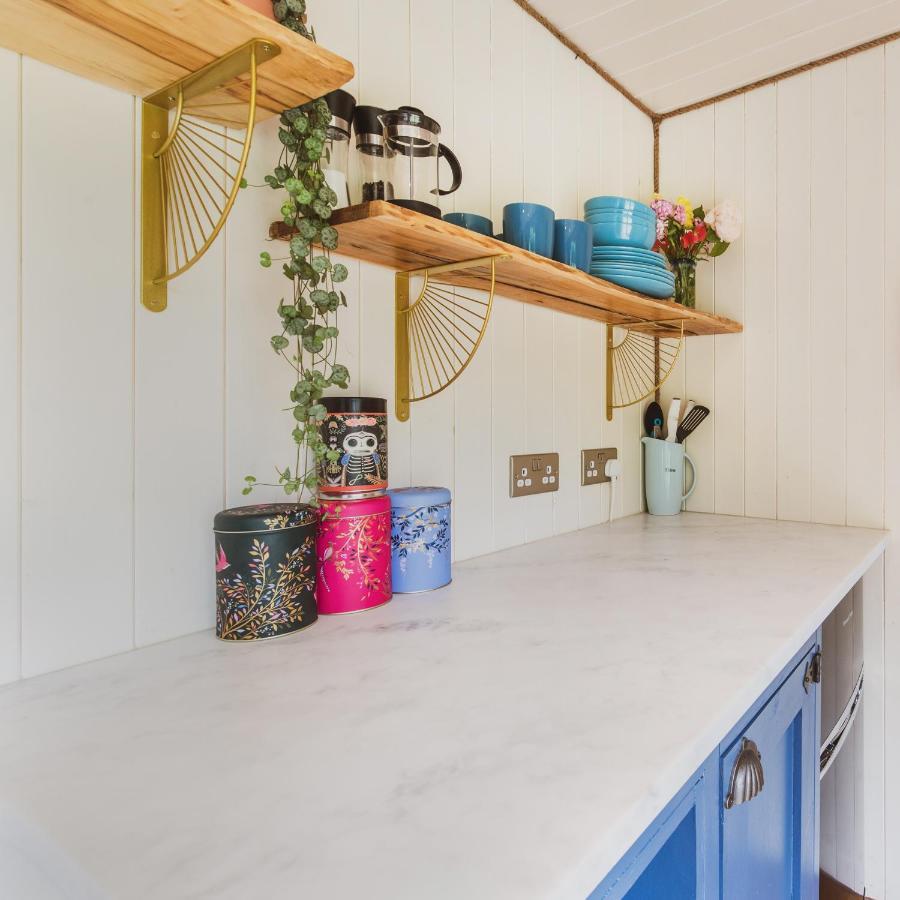 Hidden Wood Glamping And The Hideaway Cabin Warminster Bagian luar foto