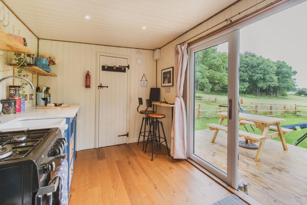 Hidden Wood Glamping And The Hideaway Cabin Warminster Bagian luar foto