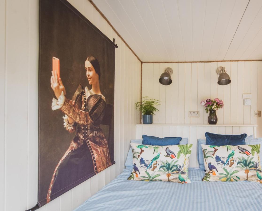 Hidden Wood Glamping And The Hideaway Cabin Warminster Bagian luar foto