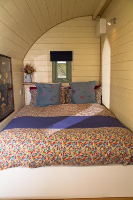 Hidden Wood Glamping And The Hideaway Cabin Warminster Bagian luar foto